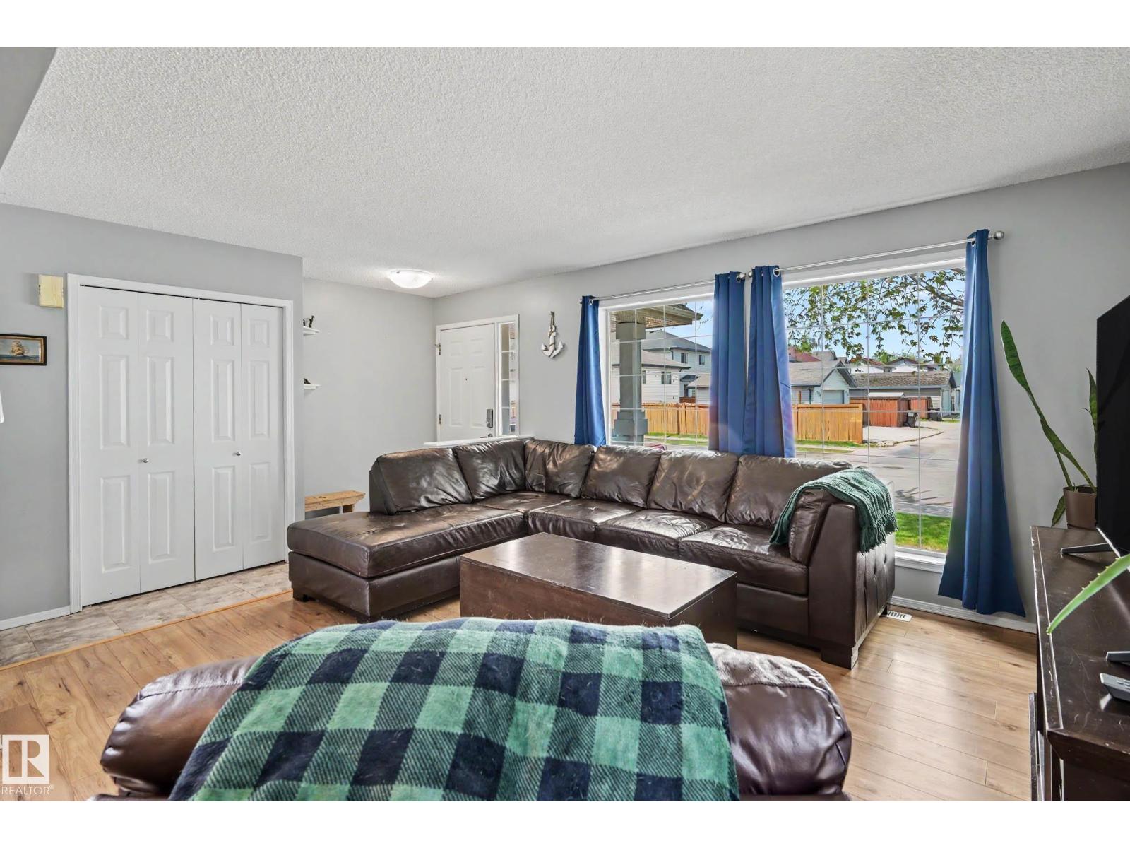 2123 36 AV NW - 8