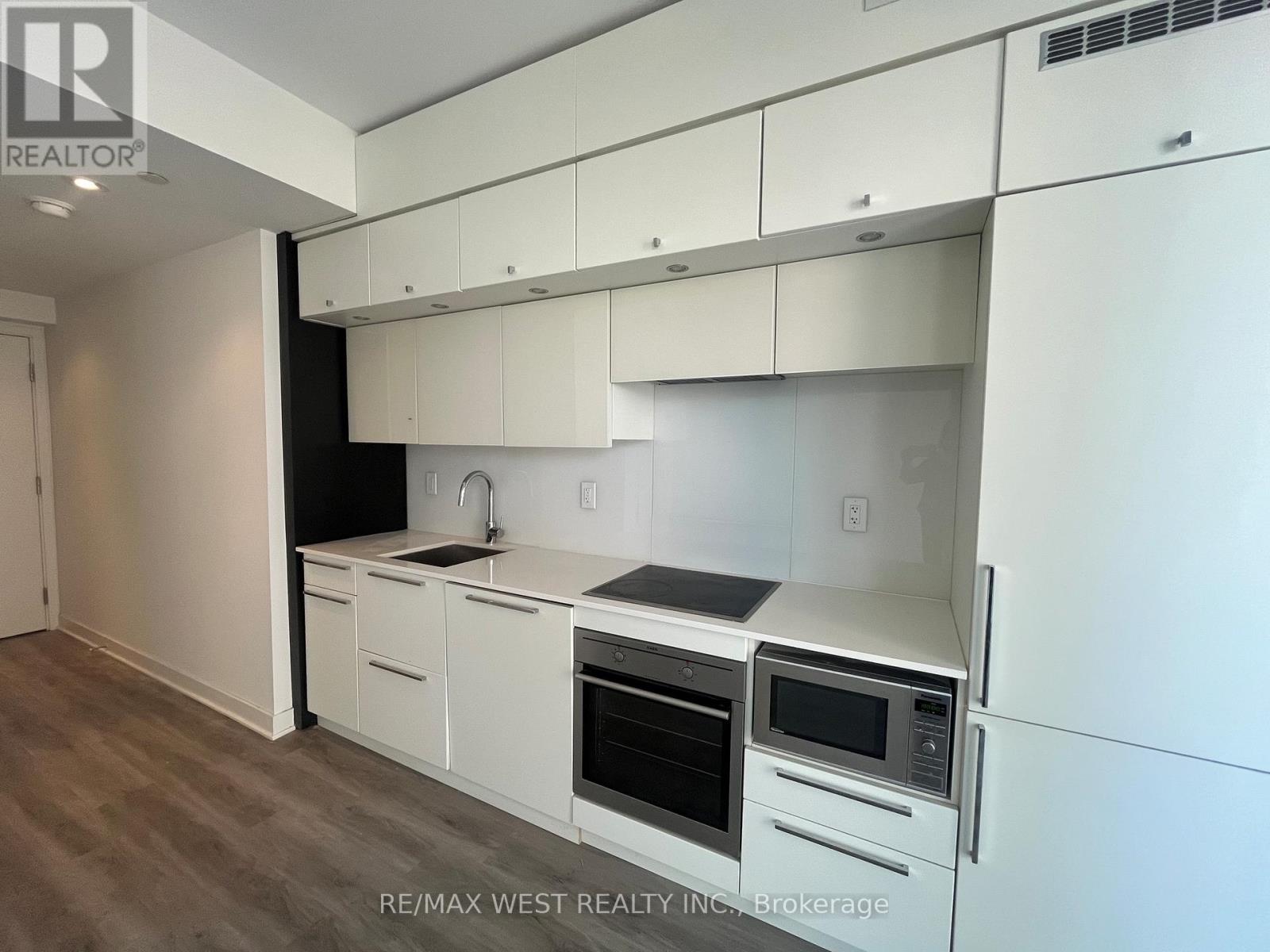 1106 - 15 GRENVILLE STREET