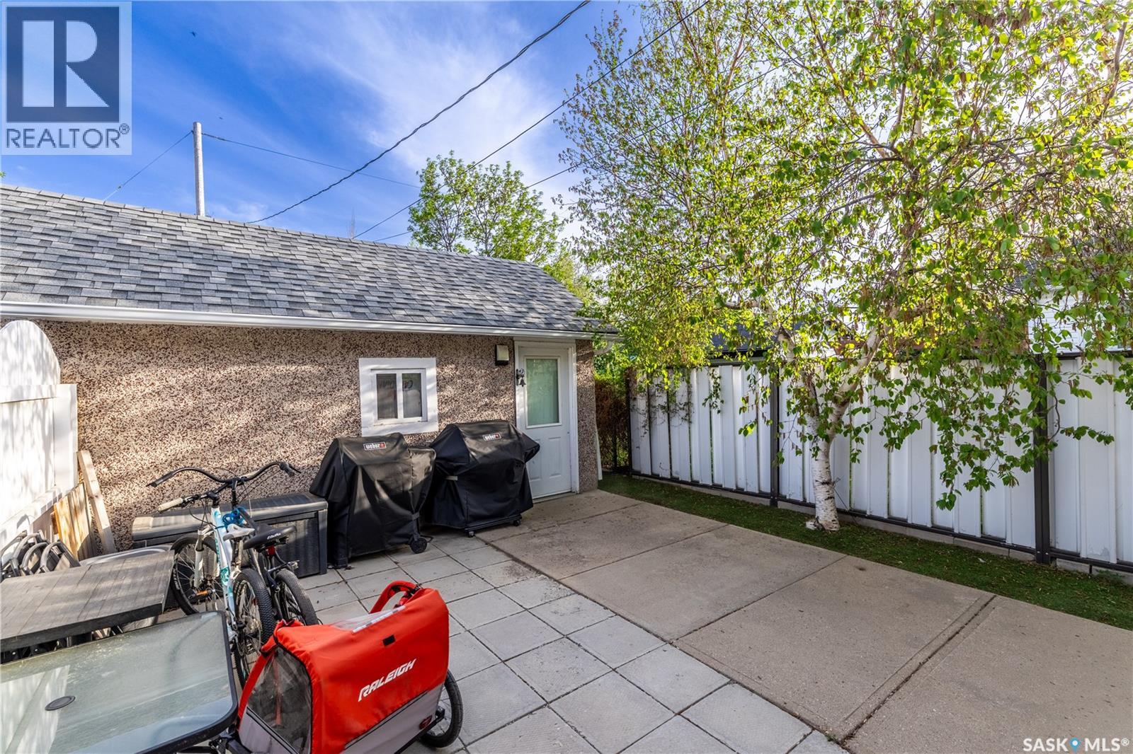 201 Athabasca STREET W - 31