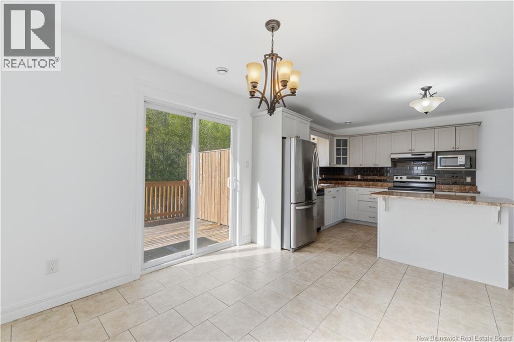 899 Bernard St - 15