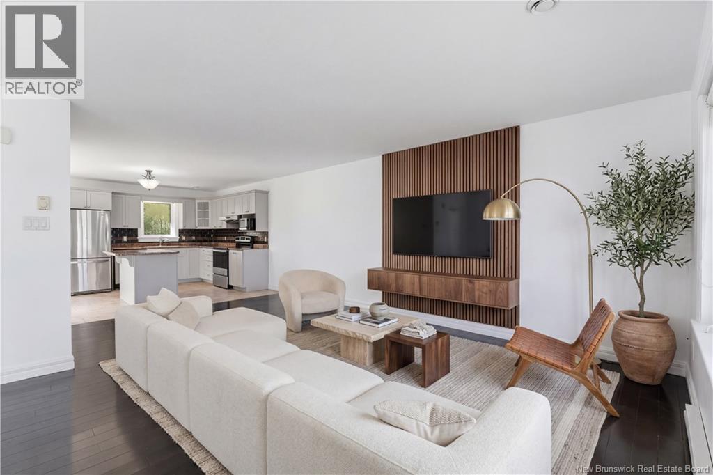 899 Bernard St - 6