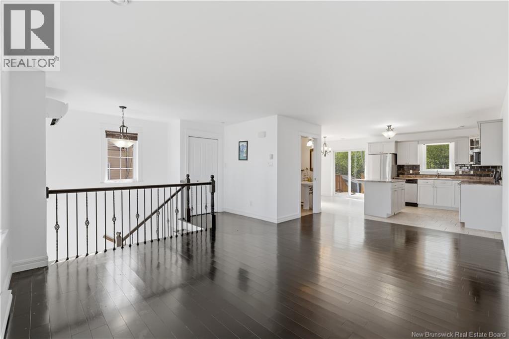 899 Bernard St - 7