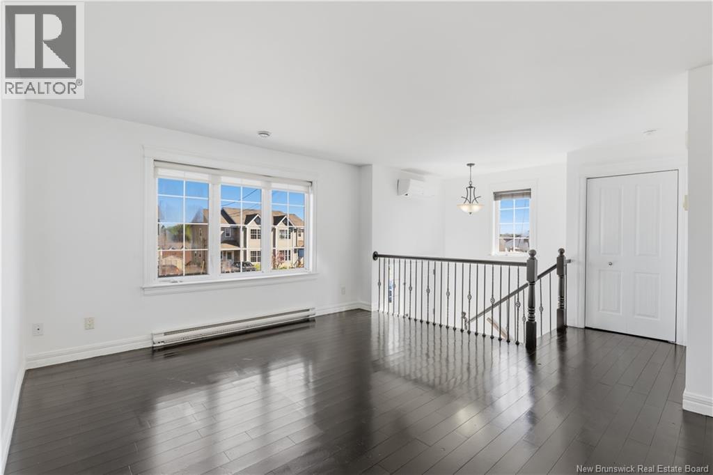 899 Bernard St - 8