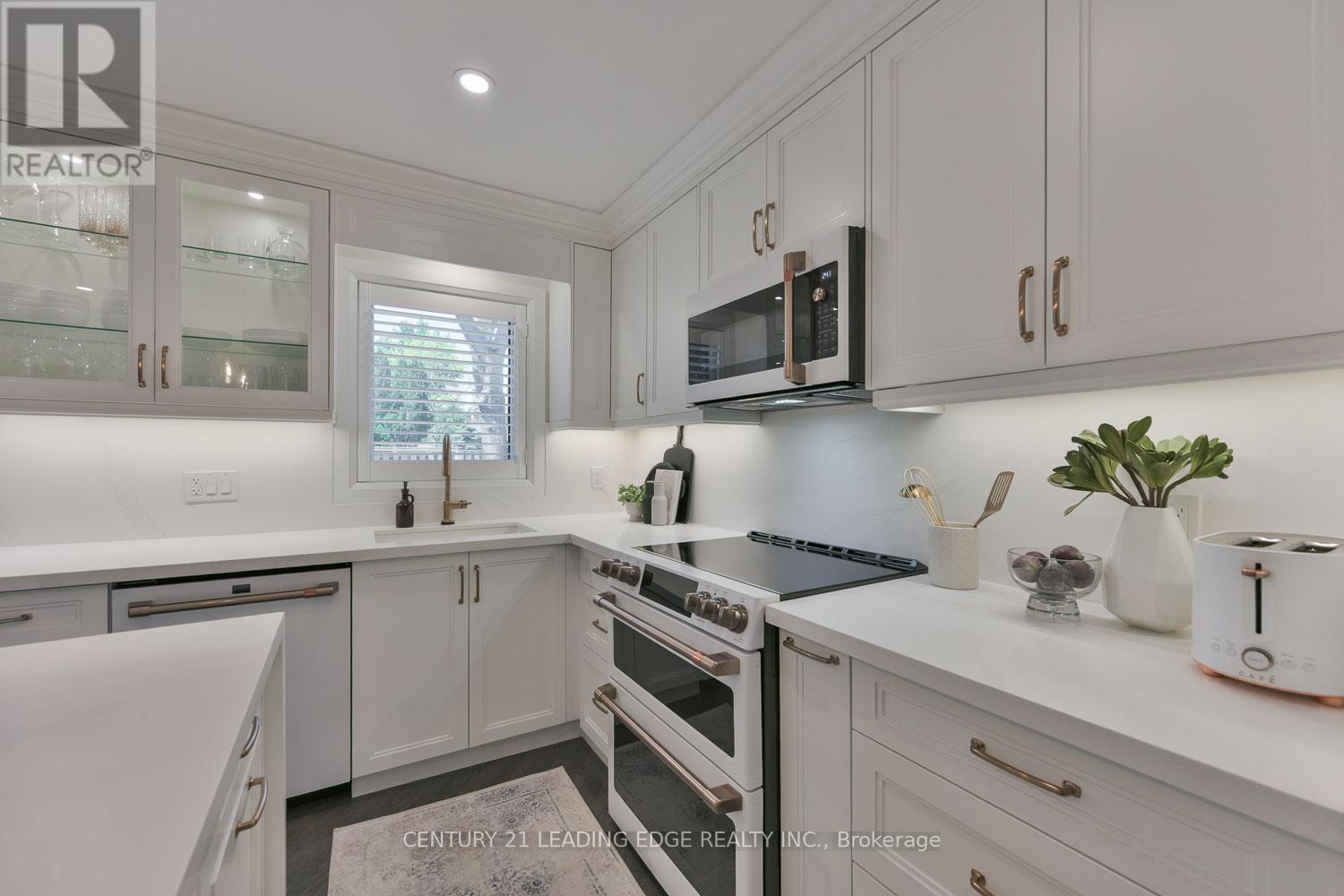 6 DALECROFT CIRCLE - 17
