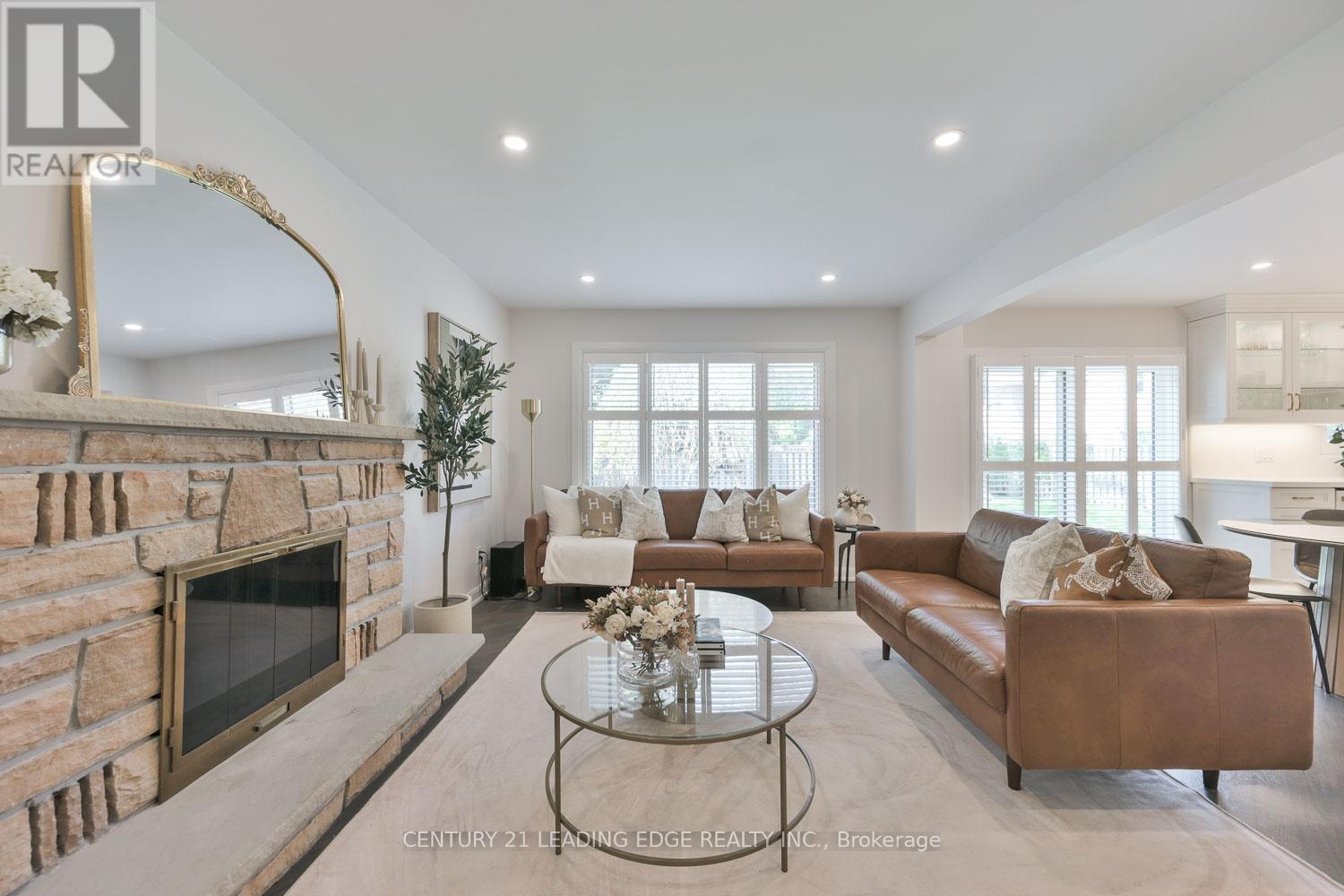 6 DALECROFT CIRCLE - 24