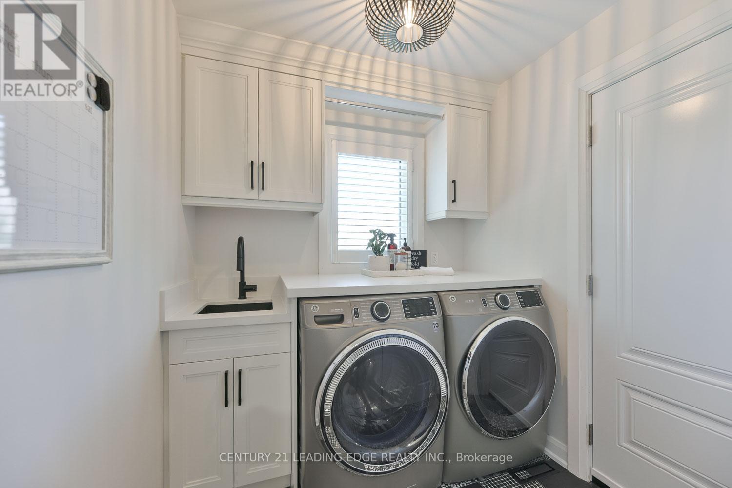 6 DALECROFT CIRCLE - 25