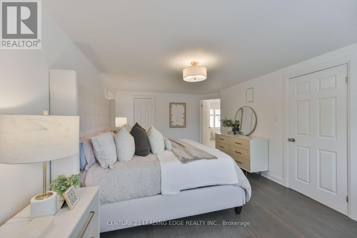 6 DALECROFT CIRCLE - 31