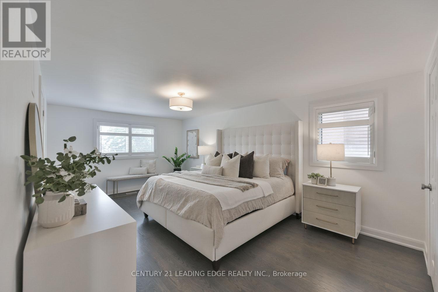 6 DALECROFT CIRCLE - 32