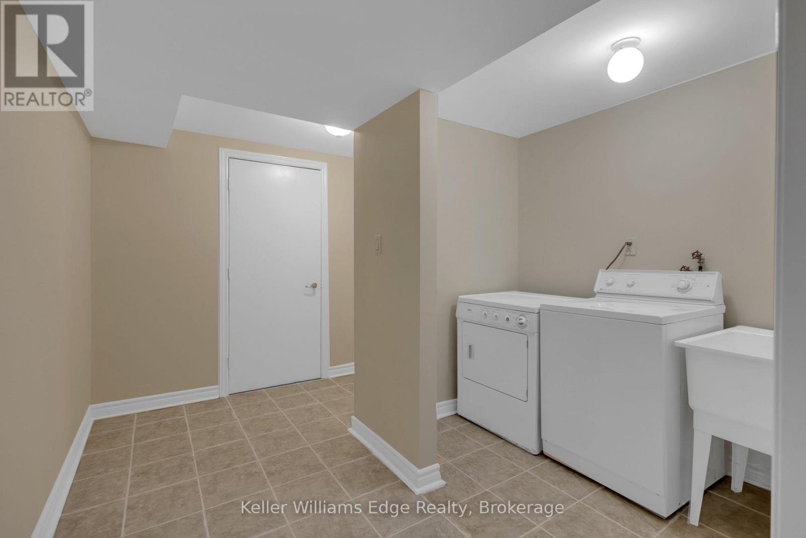 2241 ADIRONDAK TRAIL - 45