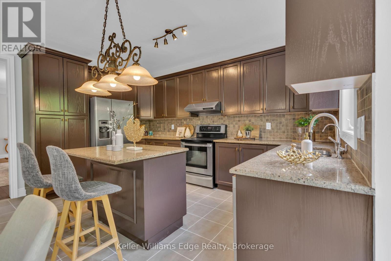2241 ADIRONDAK TRAIL - 9