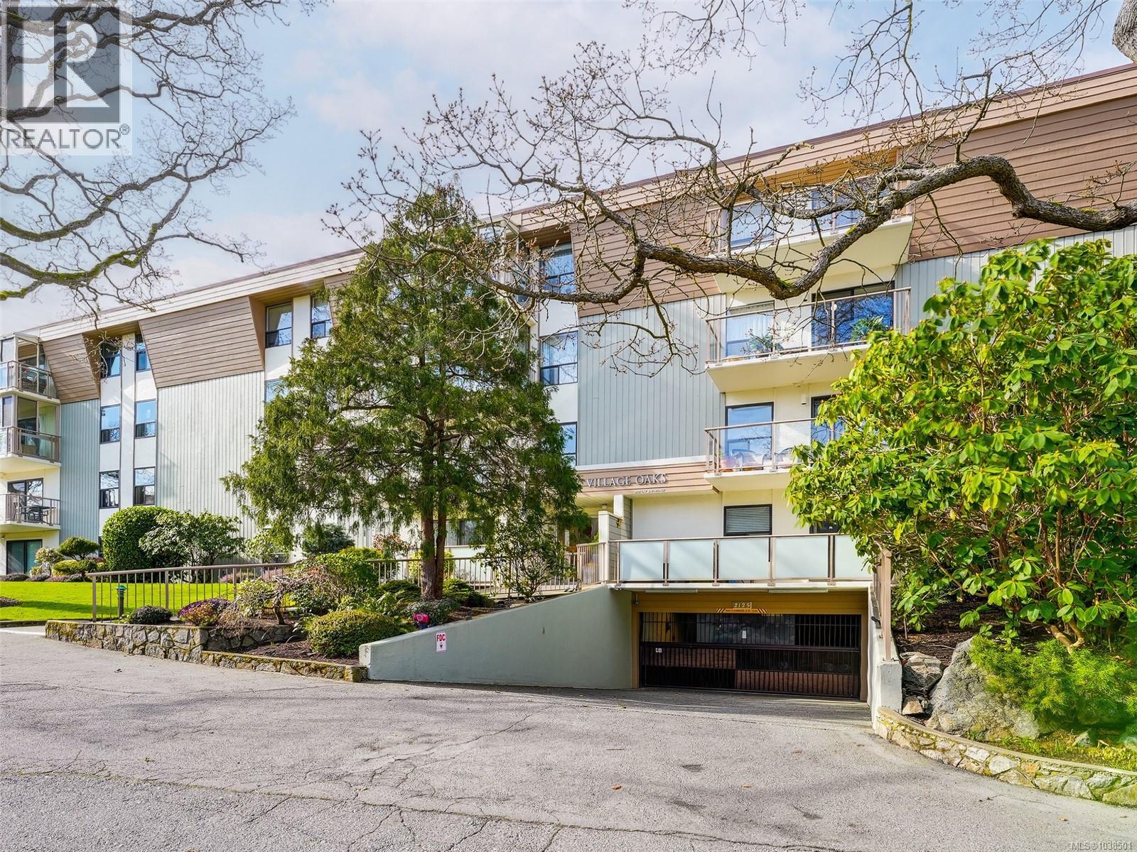 303 2125 Oak Bay Avenue - main photo