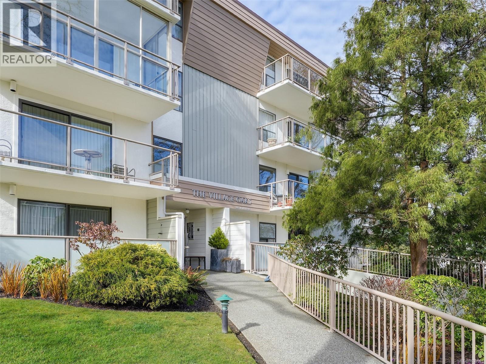 303 2125 Oak Bay Avenue - photo 2