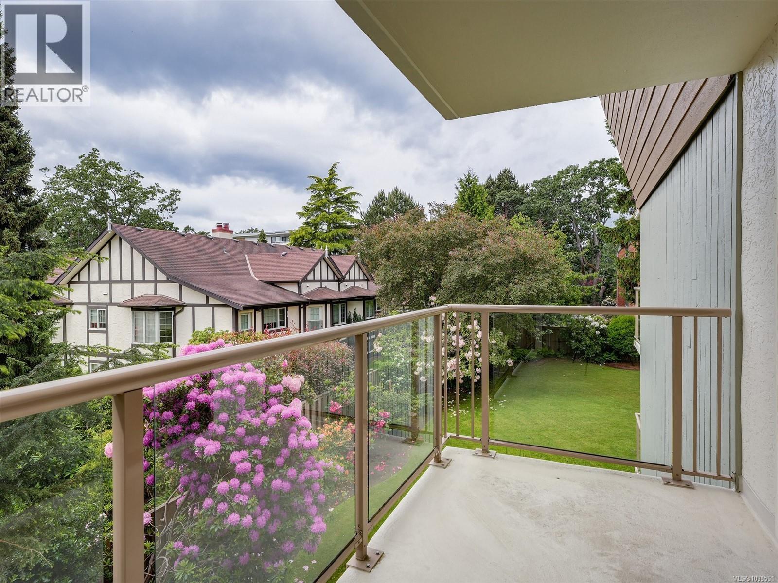 #303 2125 Oak Bay Ave - 21