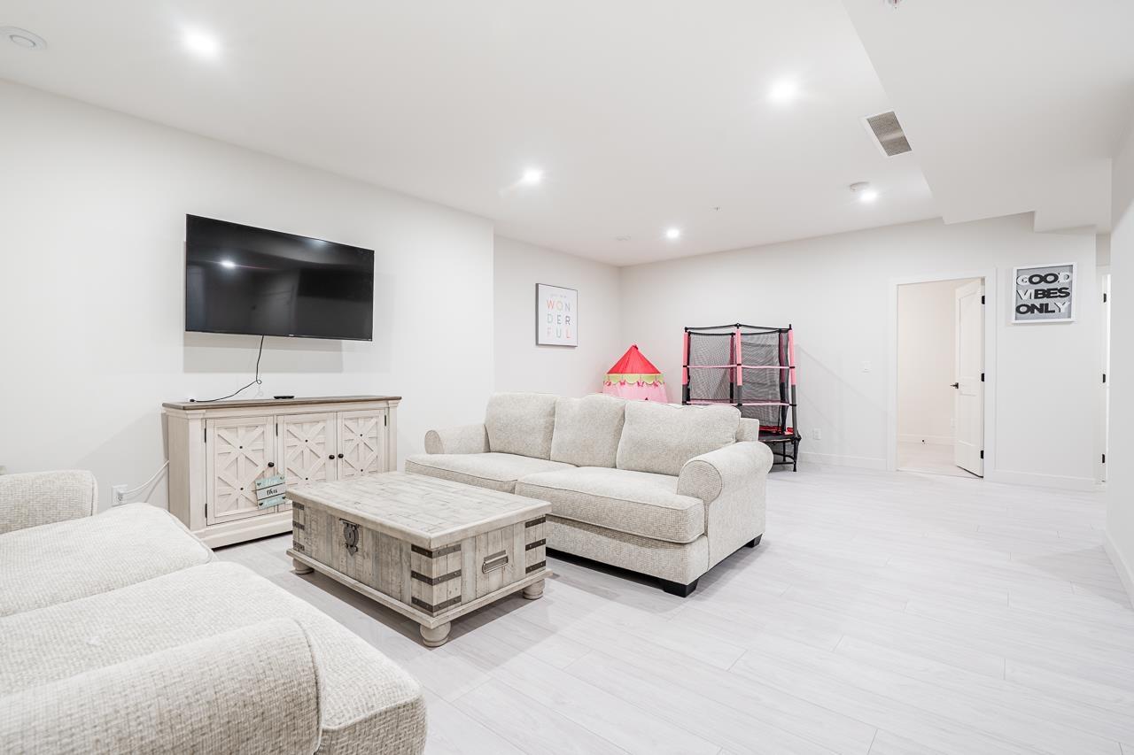 4 Bed, 4 Bath House for Sale in Mission – 31567 MONTGOMERY PLACE, Mission - Image 4