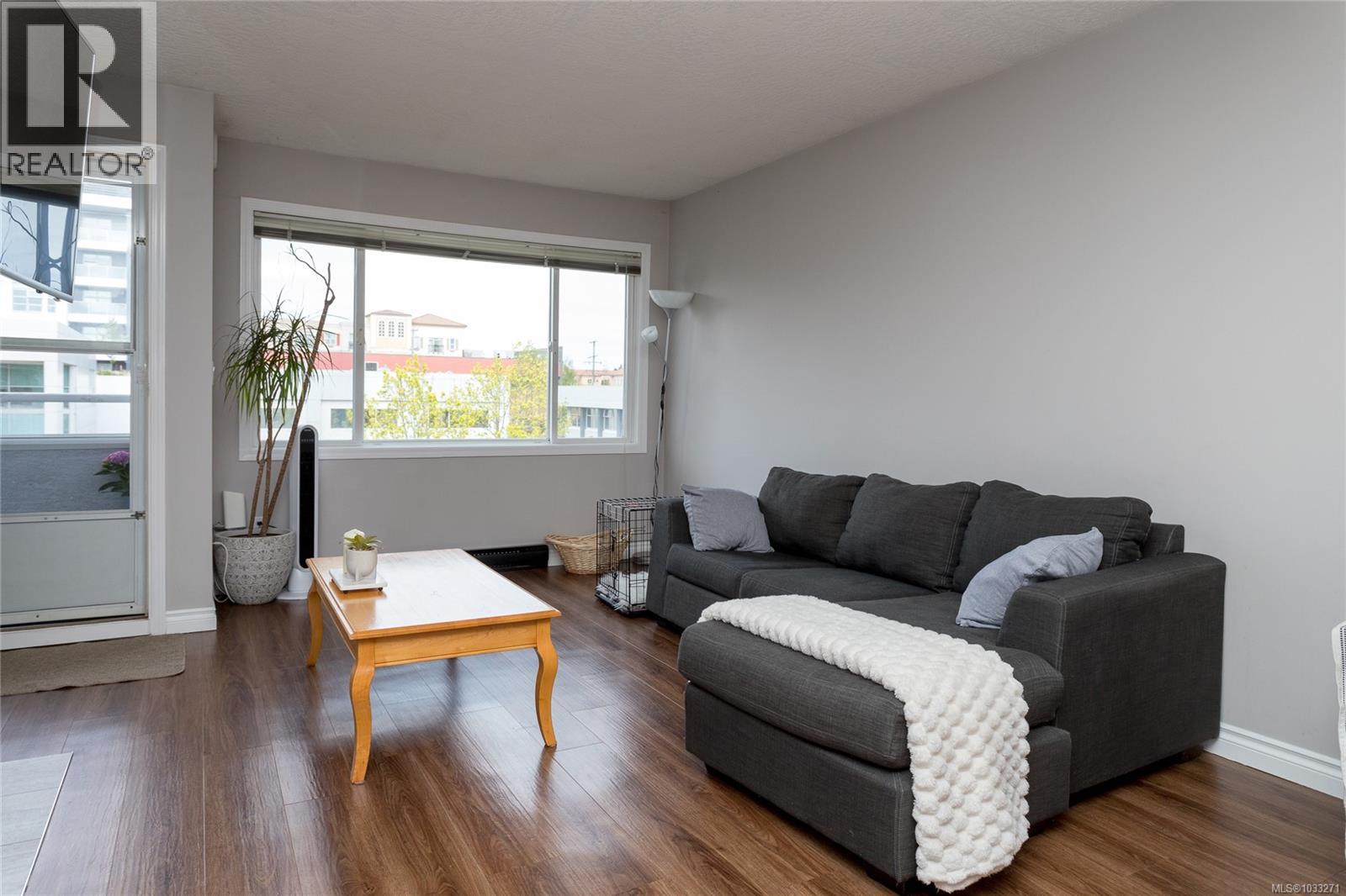 315 3931 Shelbourne Street - main photo