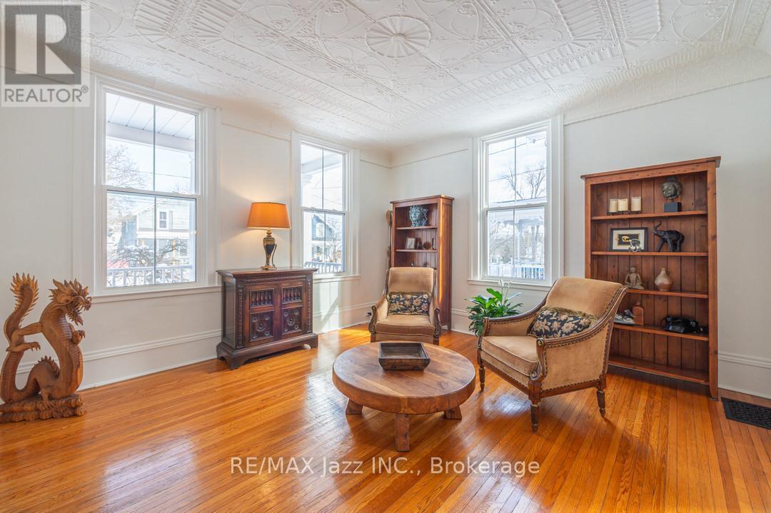 122 RICHARD STREET - 10