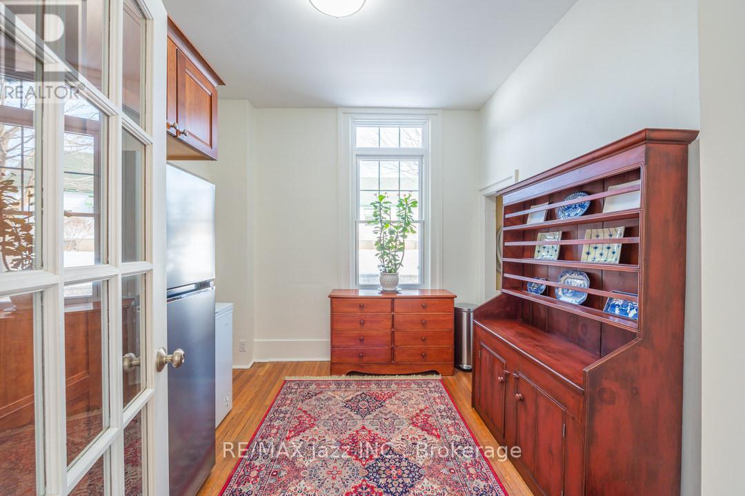122 RICHARD STREET - 12