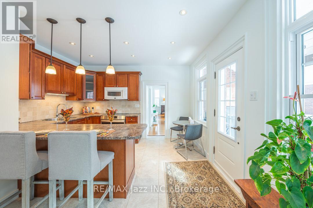 122 RICHARD STREET - 16