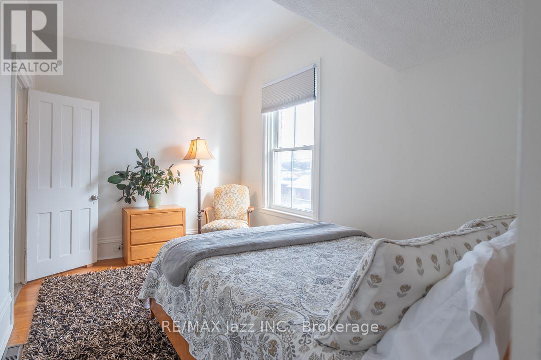 122 RICHARD STREET - 21