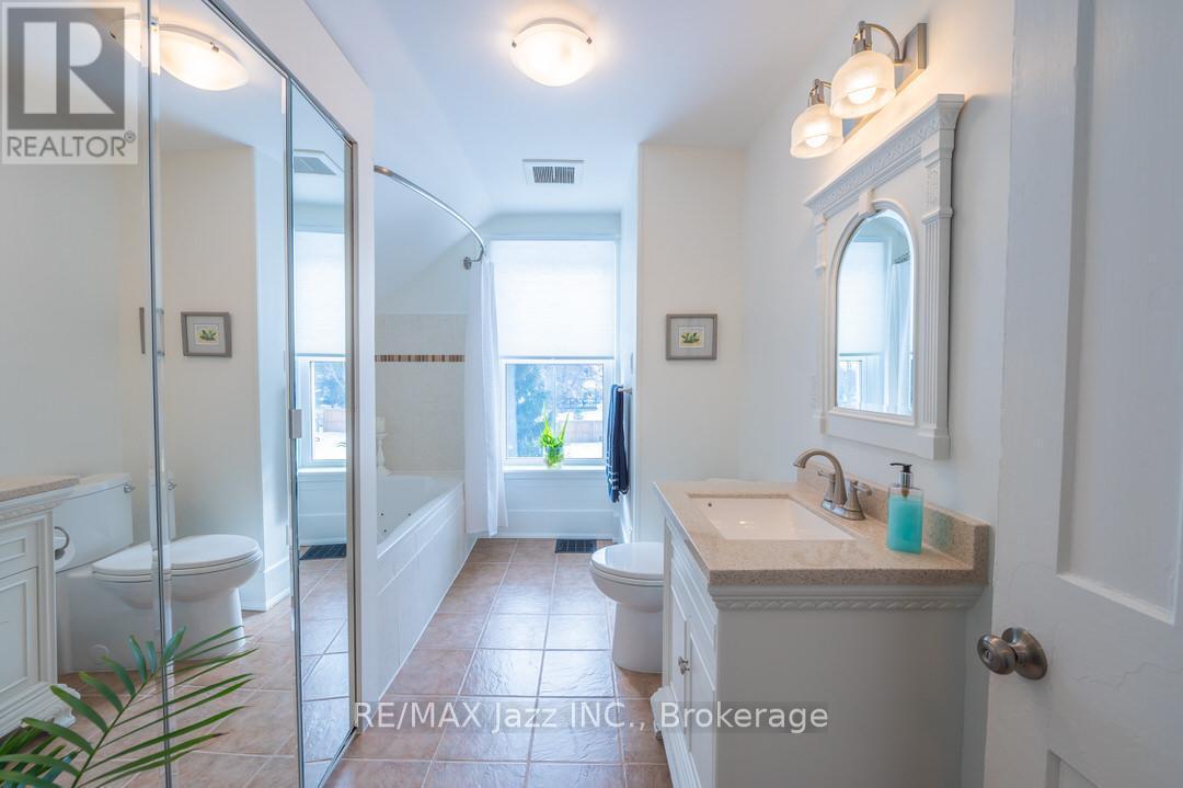 122 RICHARD STREET - 28