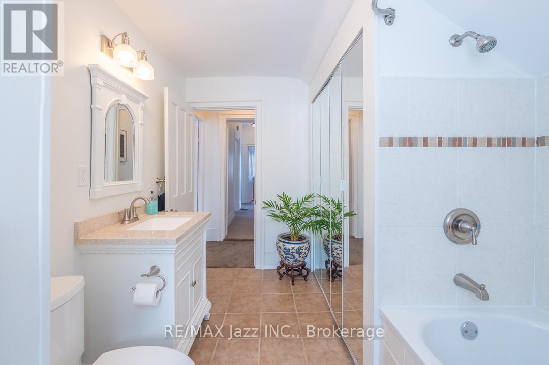 122 RICHARD STREET - 30