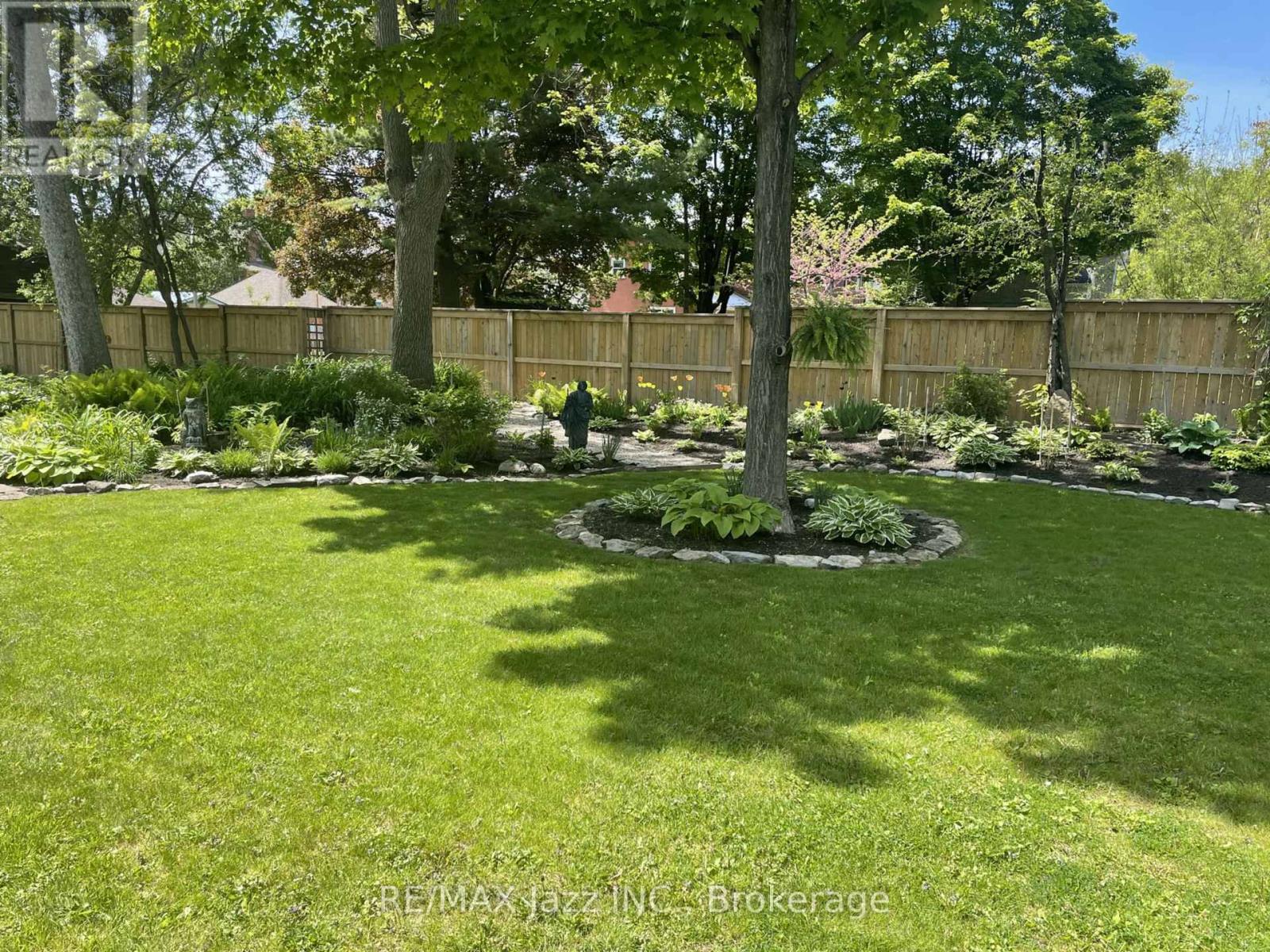 122 RICHARD STREET - 32