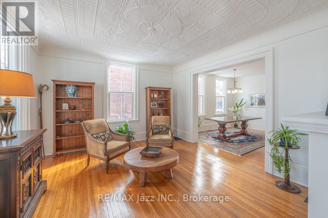 122 RICHARD STREET - 4