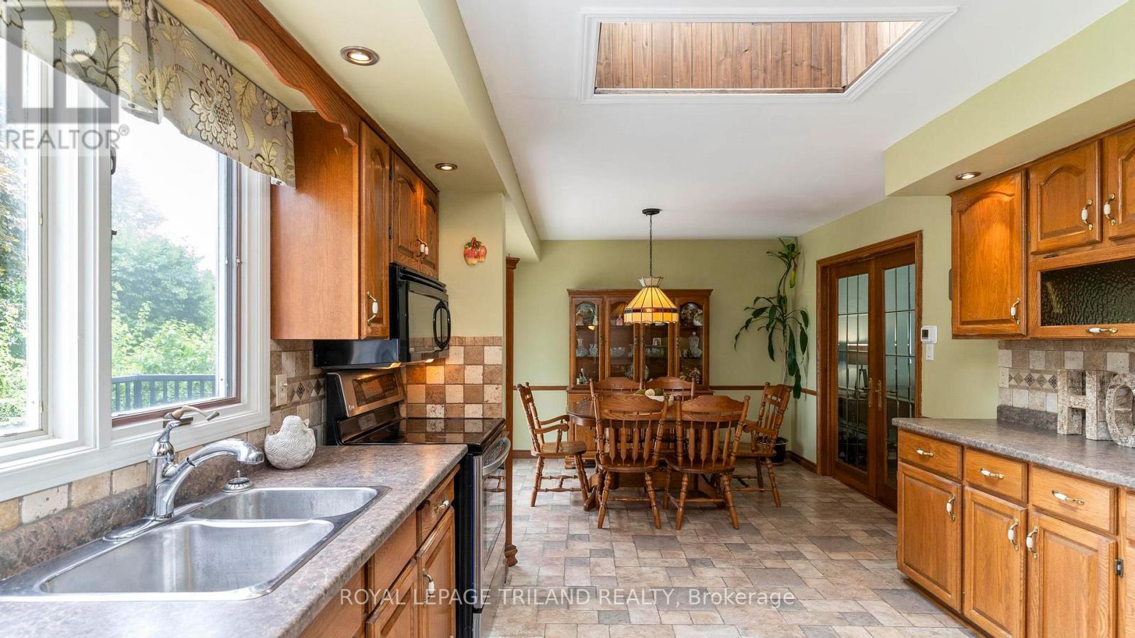 4 CONIFER CRESCENT - 12