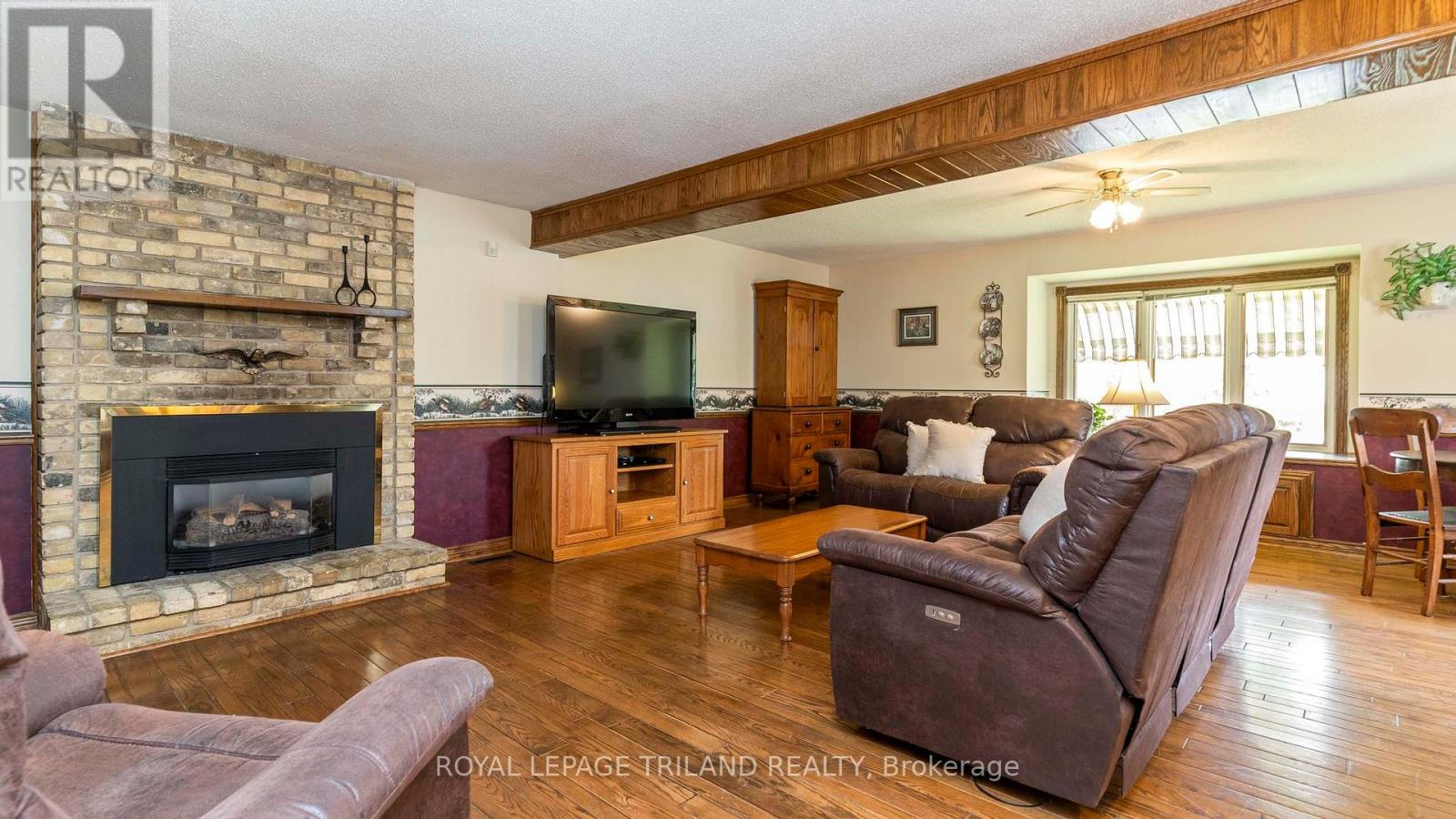 4 CONIFER CRESCENT - 13