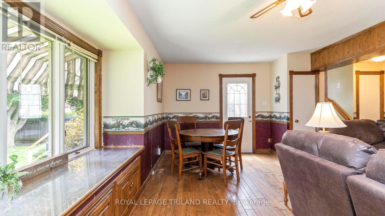 4 CONIFER CRESCENT - 16