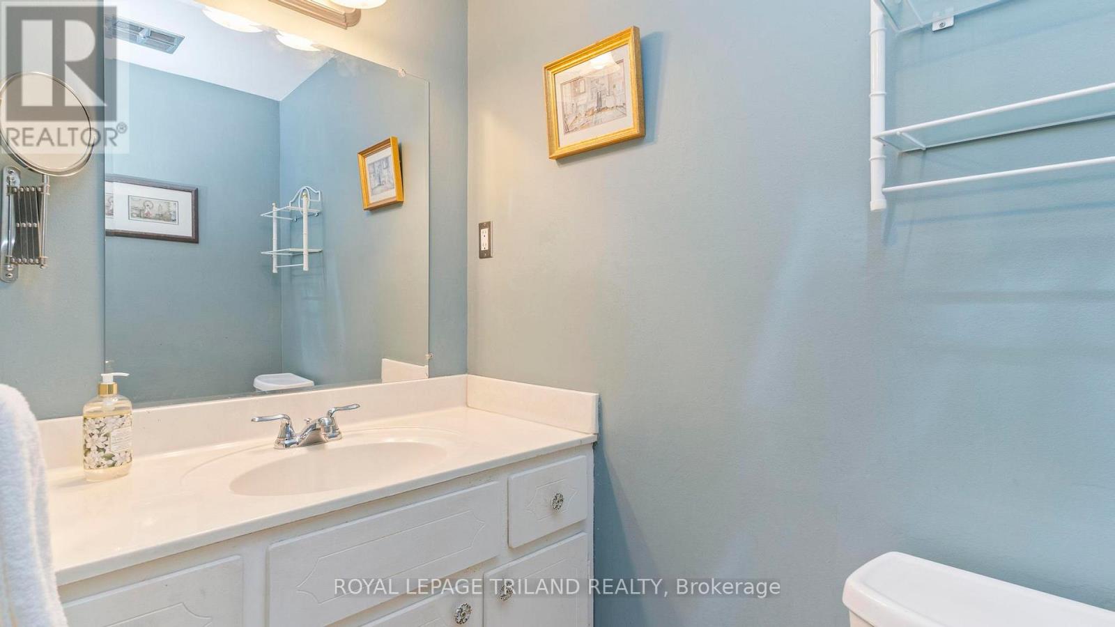 4 CONIFER CRESCENT - 17