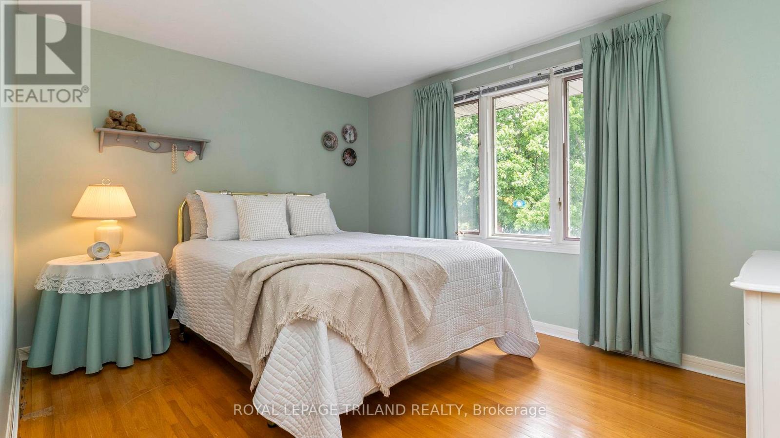 4 CONIFER CRESCENT - 22