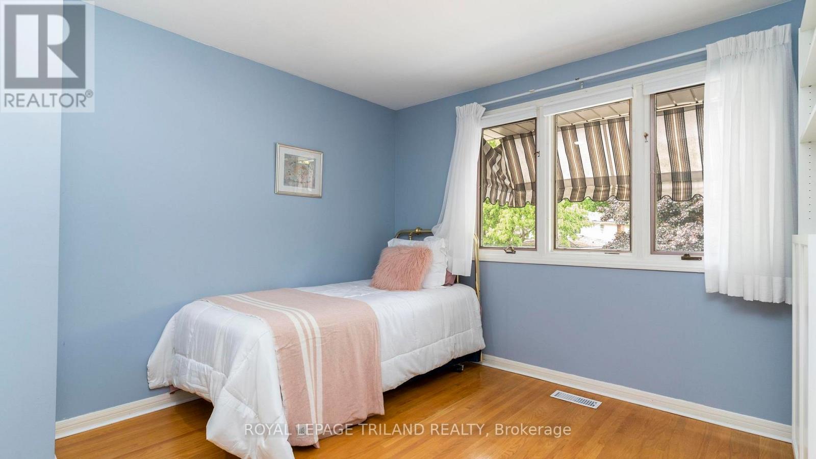 4 CONIFER CRESCENT - 23