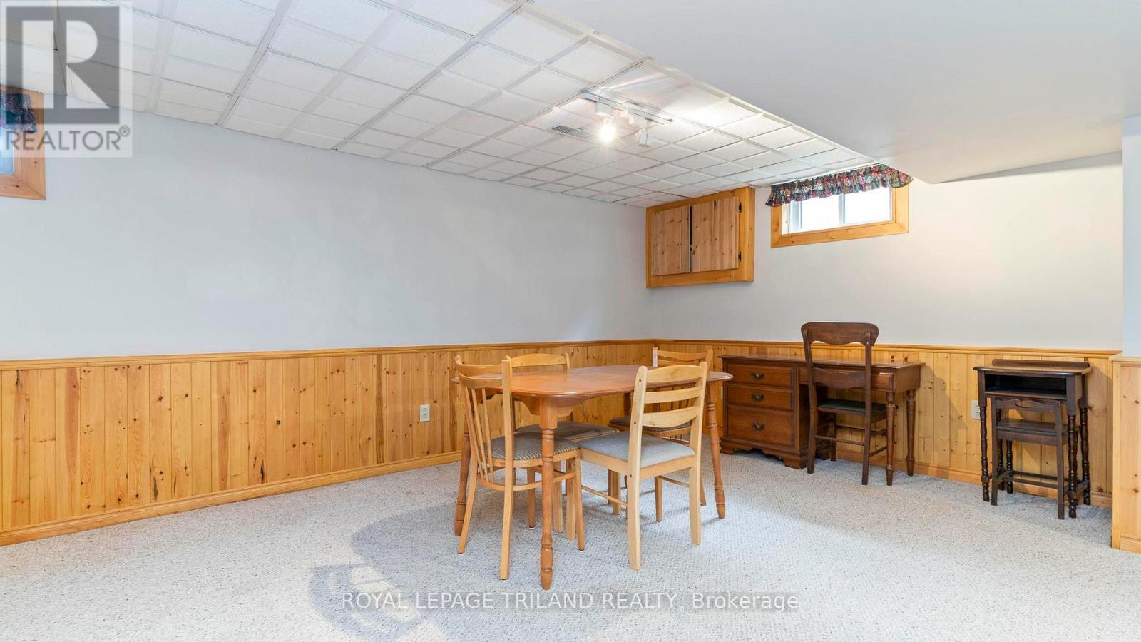 4 CONIFER CRESCENT - 27