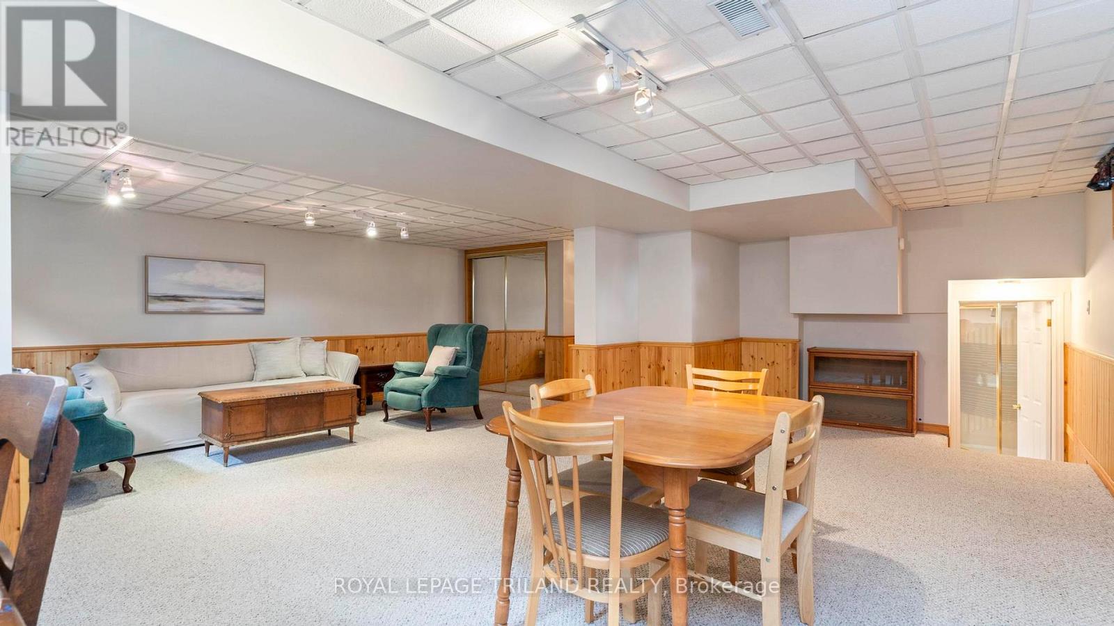 4 CONIFER CRESCENT - 28