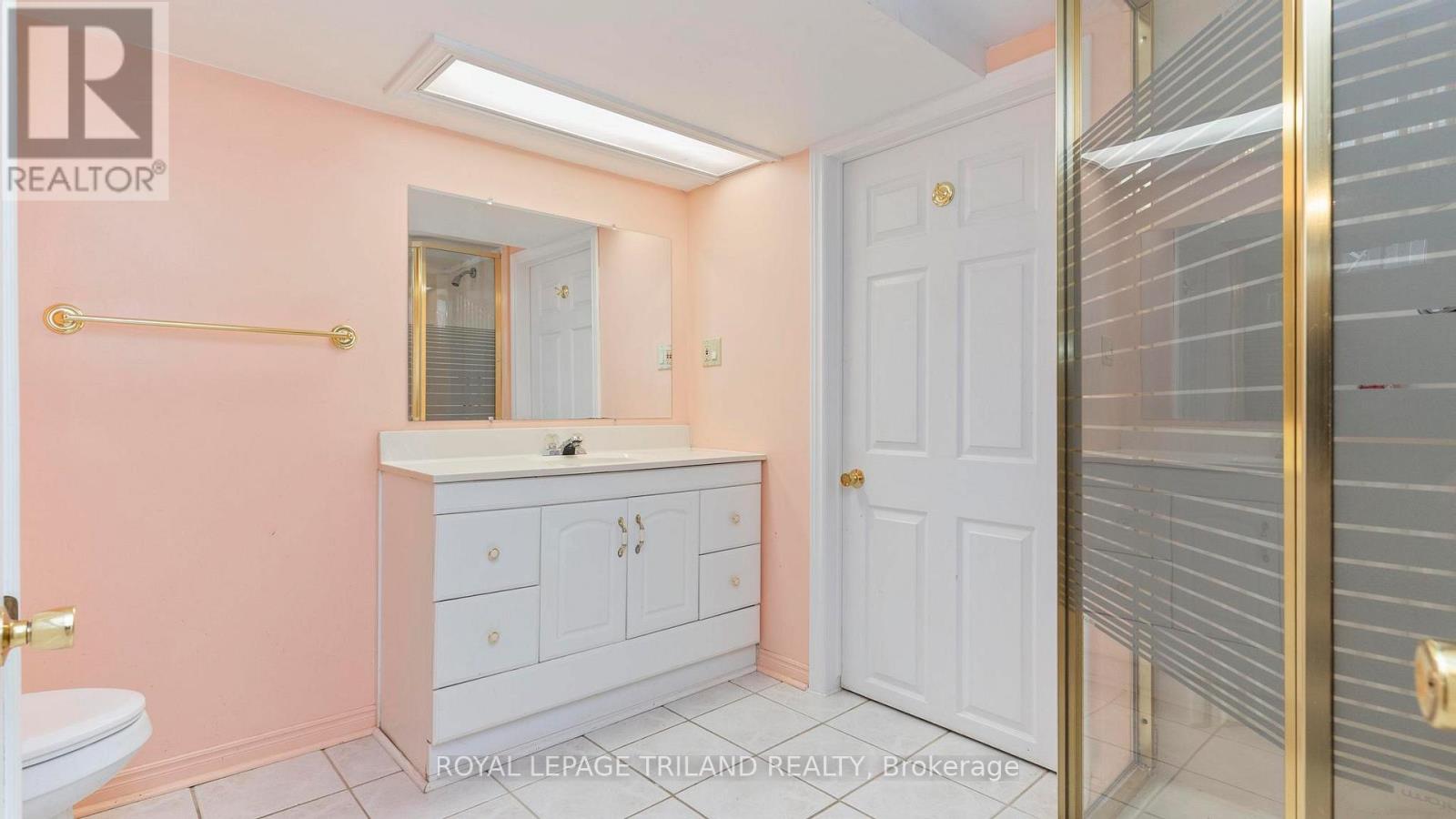 4 CONIFER CRESCENT - 30