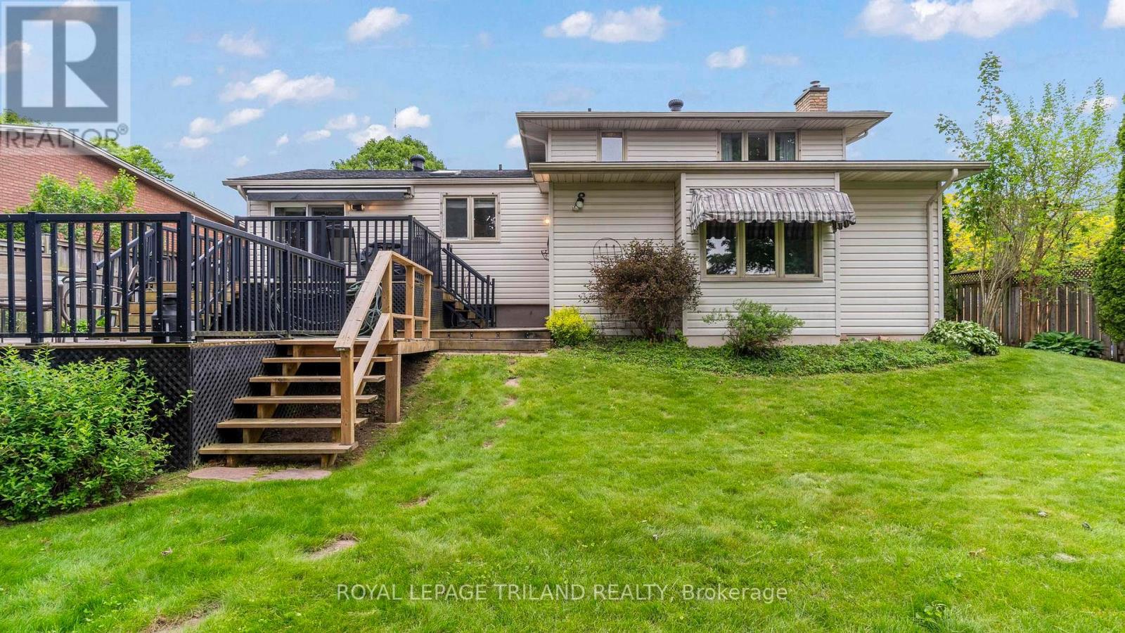 4 CONIFER CRESCENT - 32