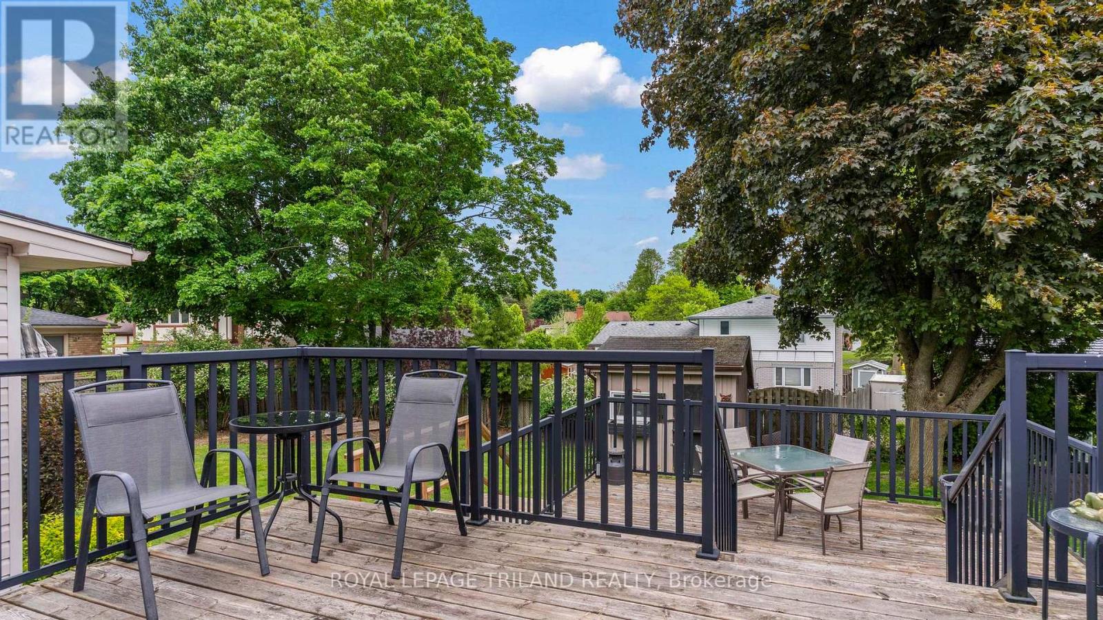 4 CONIFER CRESCENT - 35