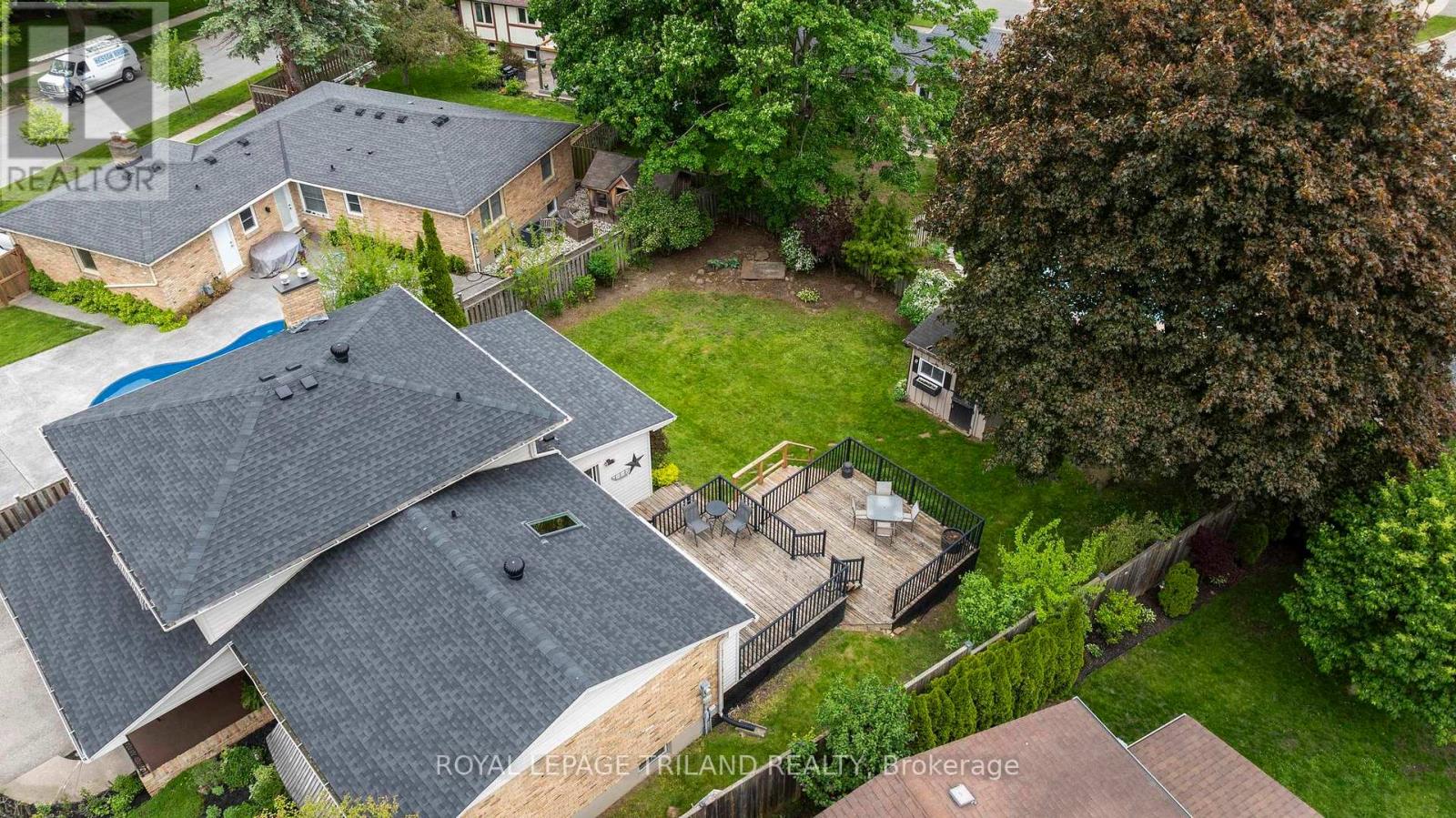 4 CONIFER CRESCENT - 38