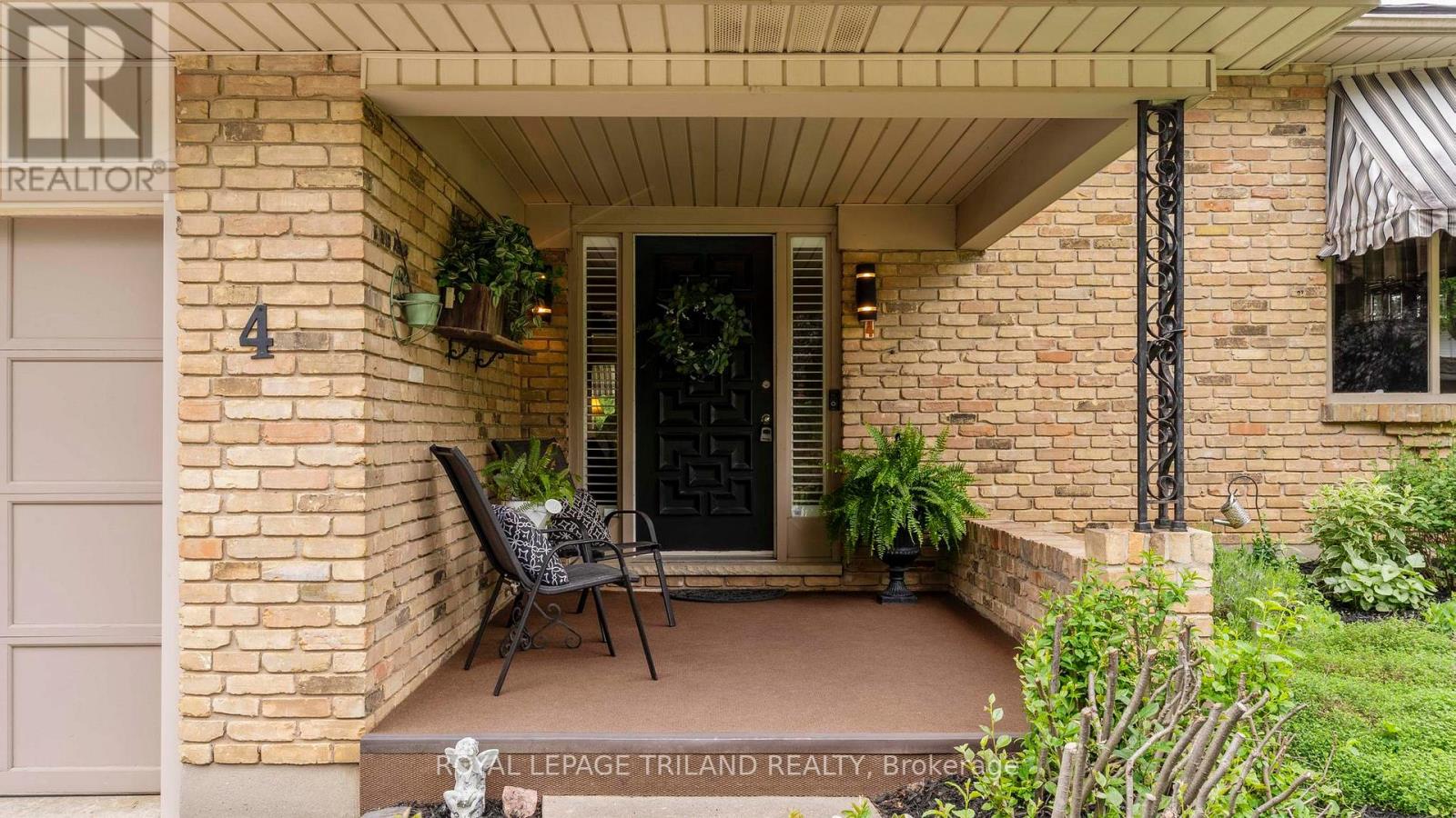 4 CONIFER CRESCENT - 4