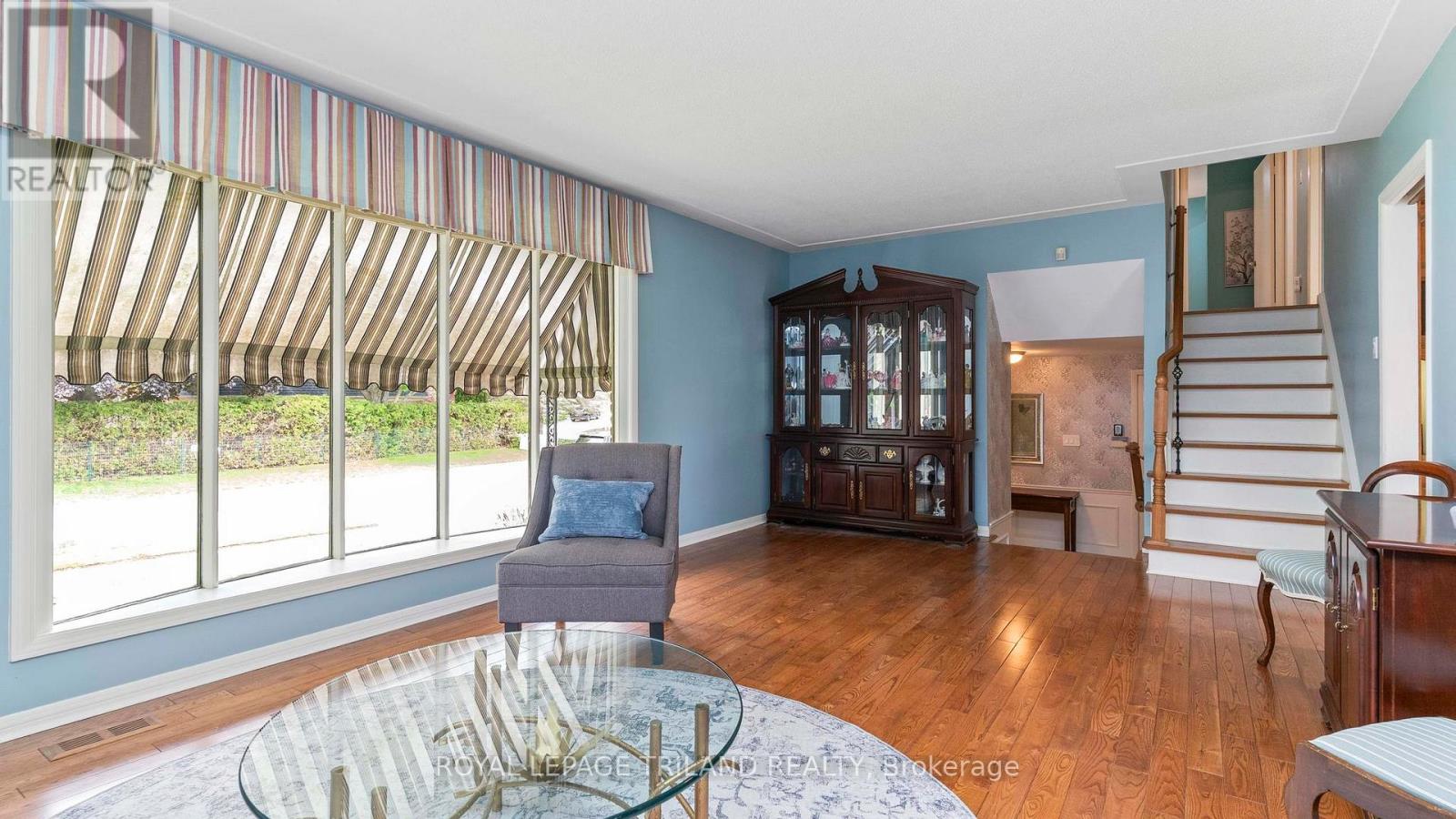 4 CONIFER CRESCENT - 8