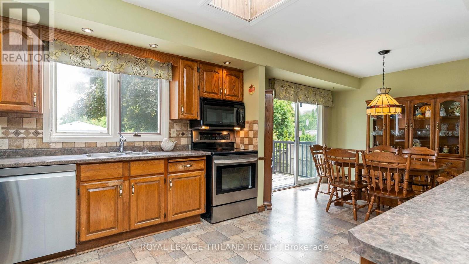 4 CONIFER CRESCENT - 9