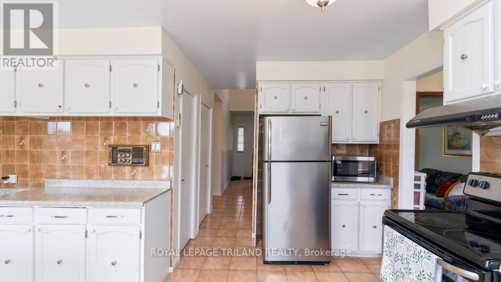 673 UPPER QUEEN STREET - 13