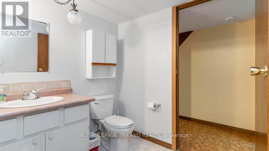673 UPPER QUEEN STREET - 32