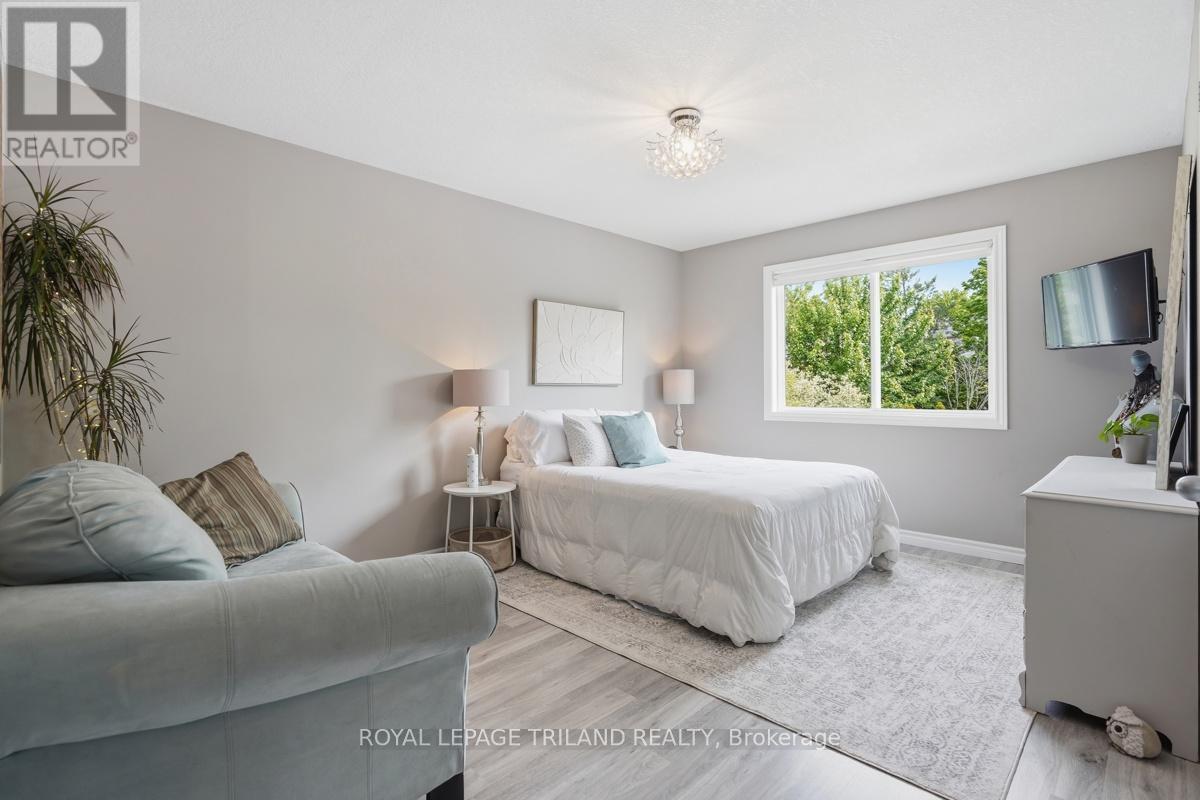 1108 PLEASANTVIEW DRIVE - 18