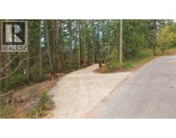 2 Churchill Rd, Salt Spring, BC V8K2R3 Photo 9