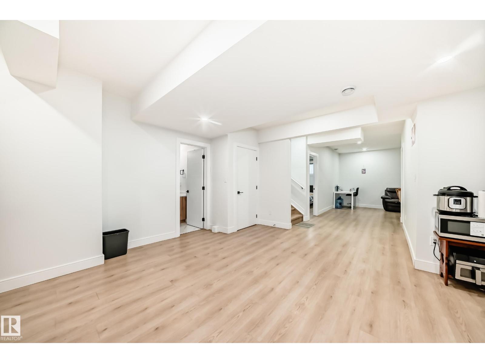 6863 171 AV NW - 44