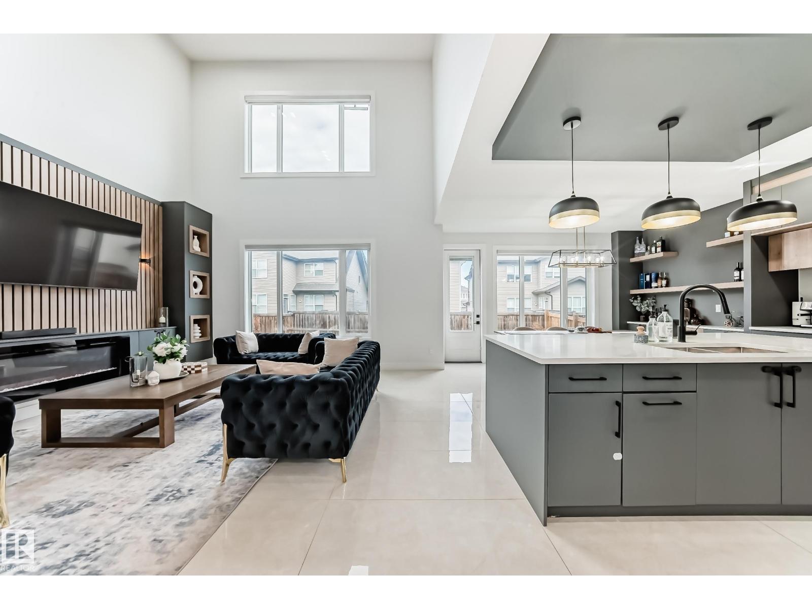6863 171 AV NW - 8