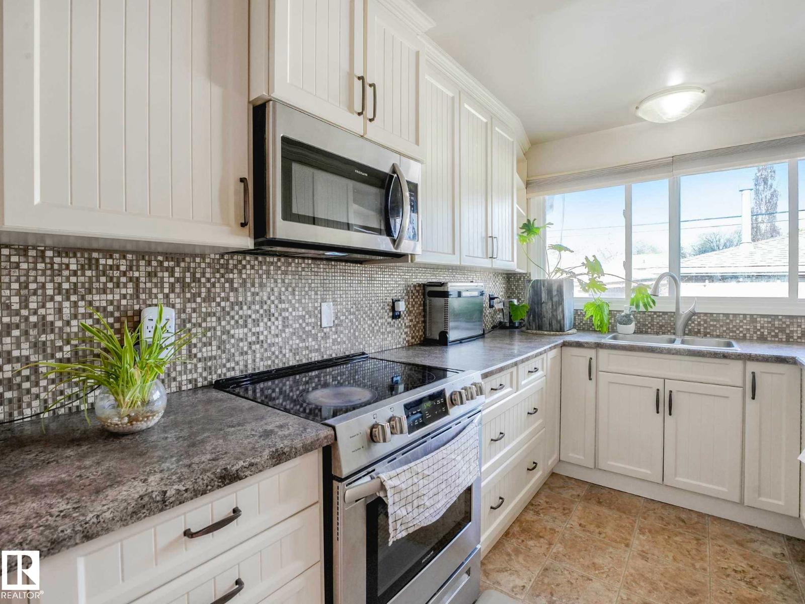 9207 169 ST NW - 12