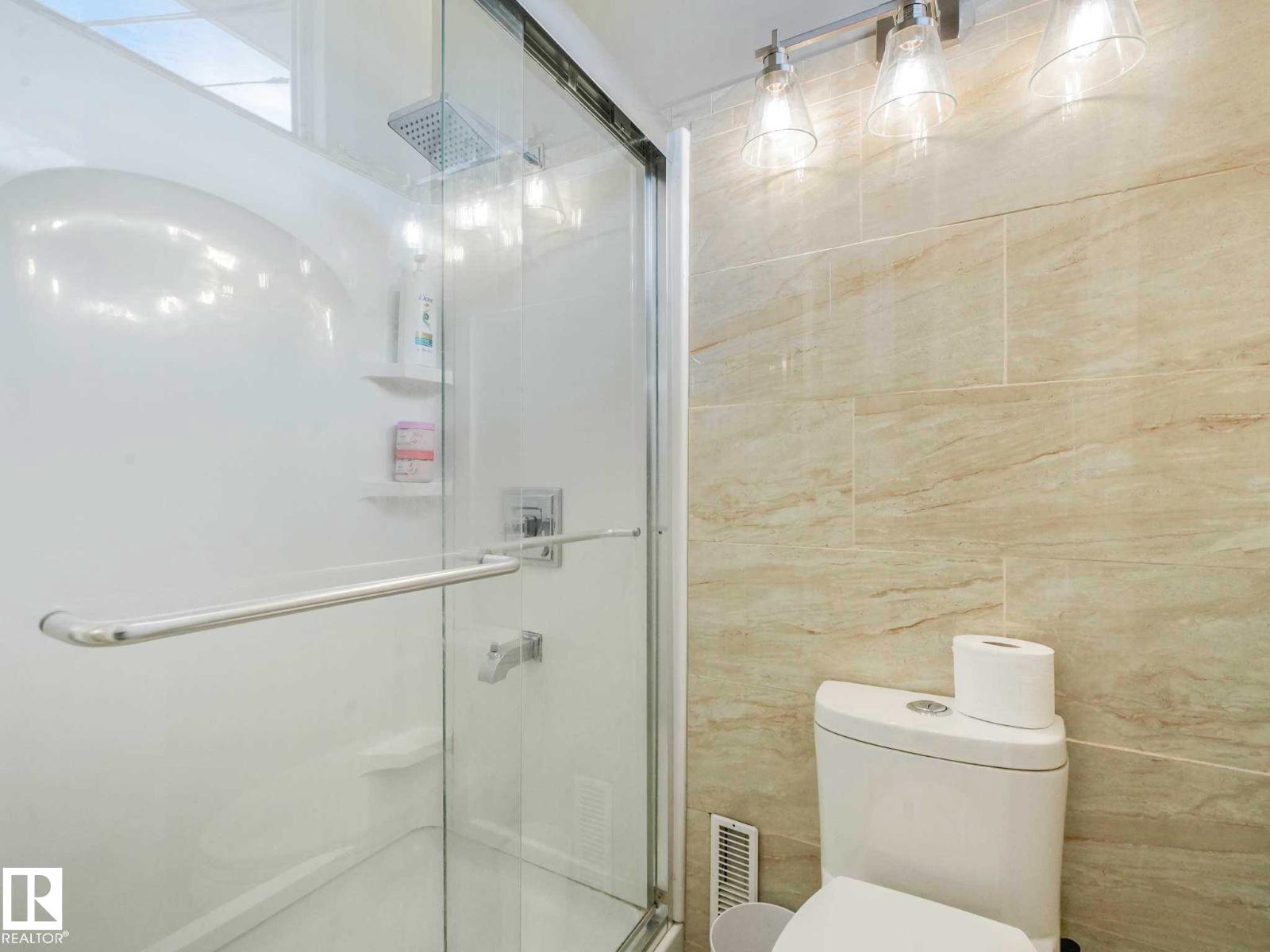 9207 169 ST NW - 23